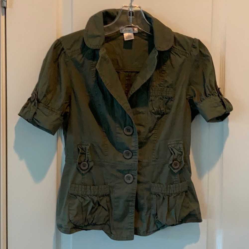 Dark green accent top